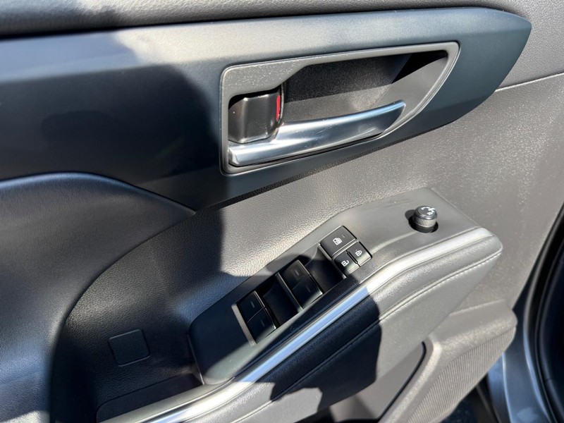 Toyota Highlander Vehicle Image 28