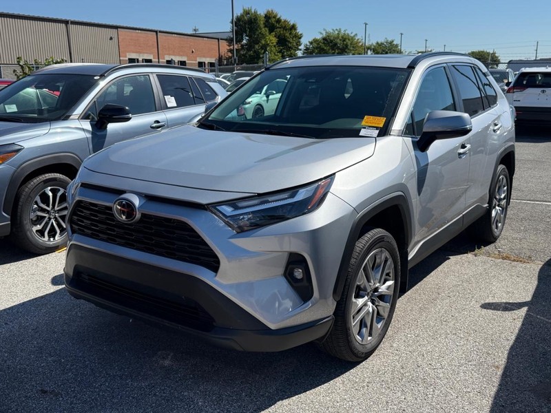 Toyota RAV4 Vehicle Image 02