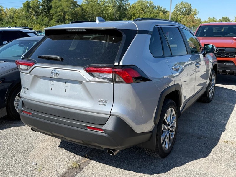 Toyota RAV4 Vehicle Image 04