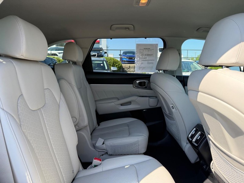 Kia Sorento Hybrid Vehicle Image 11