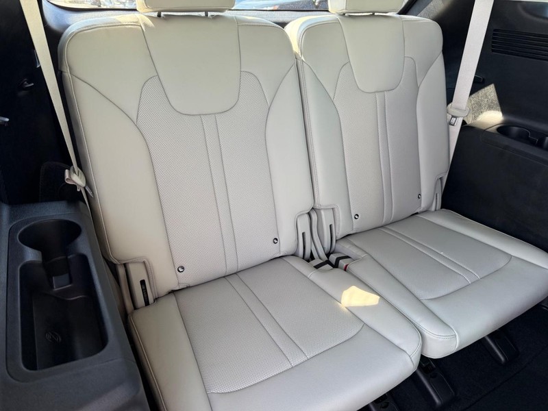 Kia Sorento Hybrid Vehicle Image 12