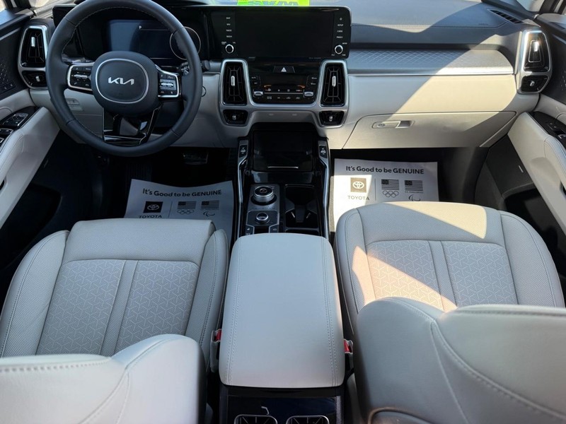 Kia Sorento Hybrid Vehicle Image 13