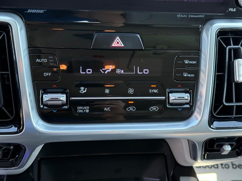 Kia Sorento Hybrid Vehicle Image 21