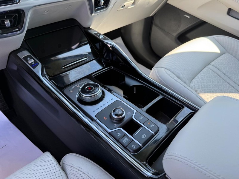 Kia Sorento Hybrid Vehicle Image 22