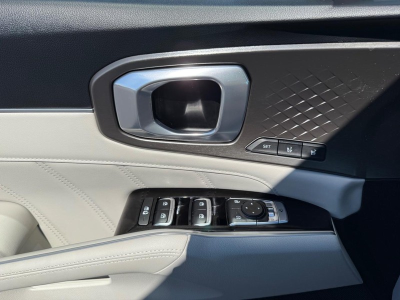 Kia Sorento Hybrid Vehicle Image 26