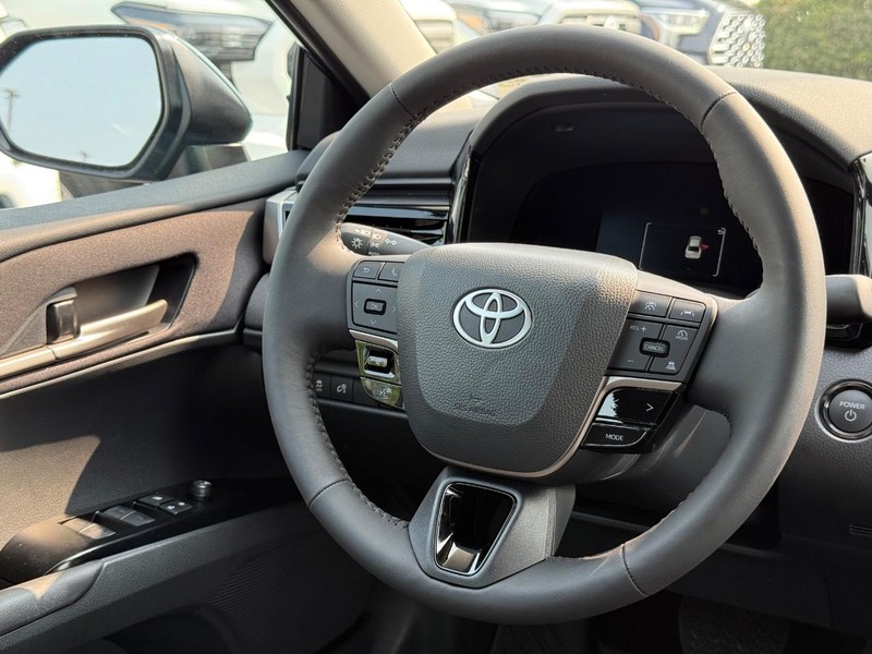 Toyota Camry Vehicle Image 06
