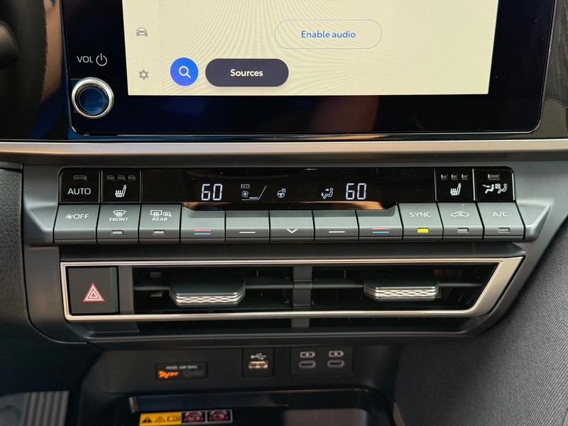 Toyota Camry Vehicle Image 13