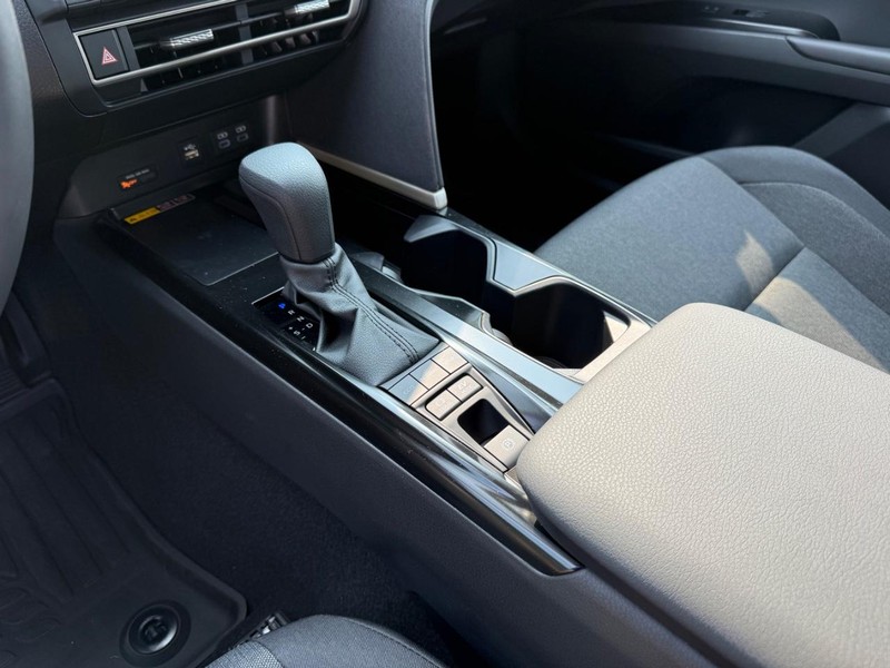 Toyota Camry Vehicle Image 14