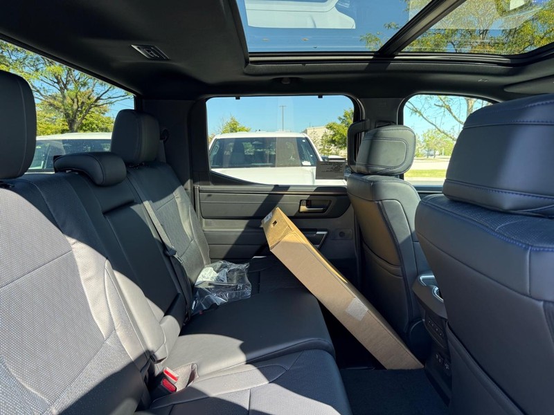 Toyota Tundra 4WD Vehicle Image 04