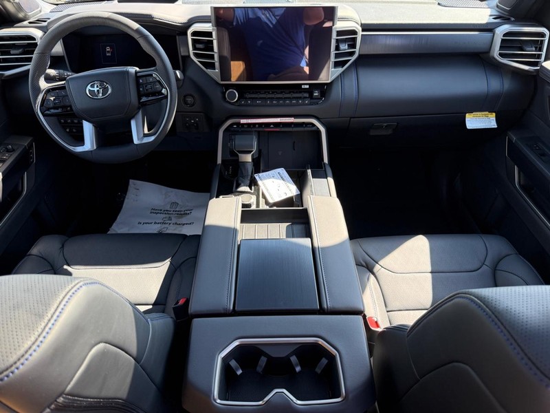 Toyota Tundra 4WD Vehicle Image 06