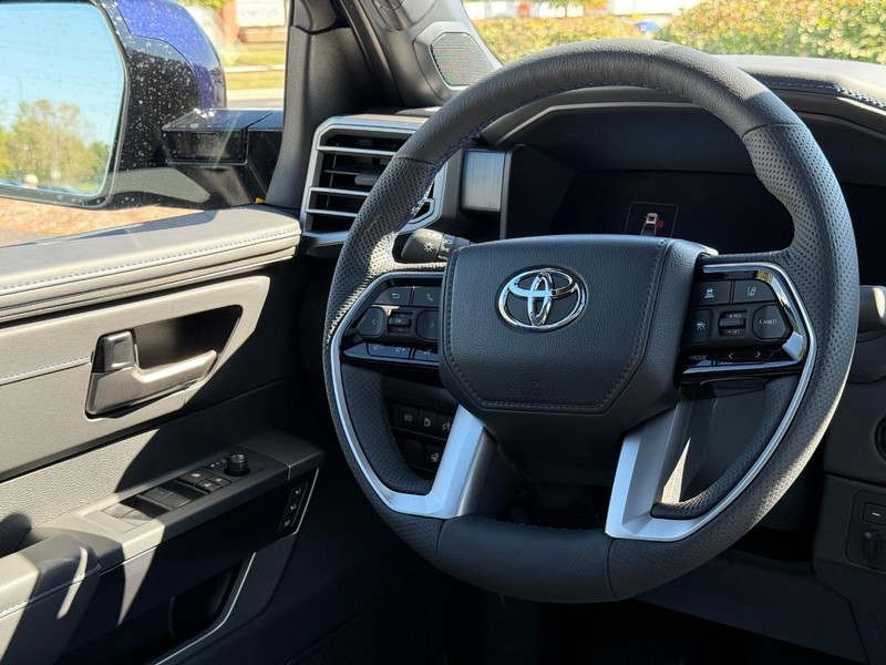 Toyota Tundra 4WD Vehicle Image 07