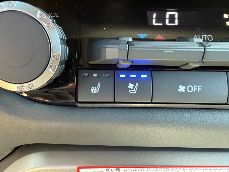 Toyota Tundra 4WD Vehicle Image 11