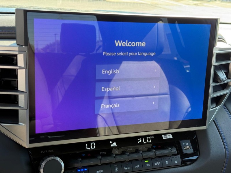 Toyota Tundra 4WD Vehicle Image 12