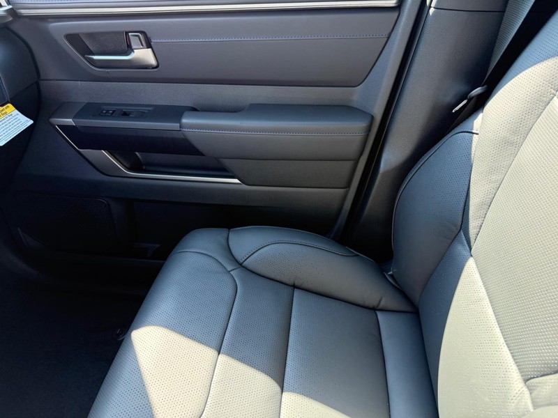 Toyota Tundra 4WD Vehicle Image 16