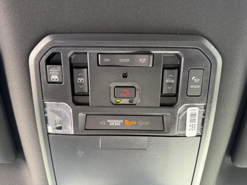 Toyota Tundra 4WD Vehicle Image 17