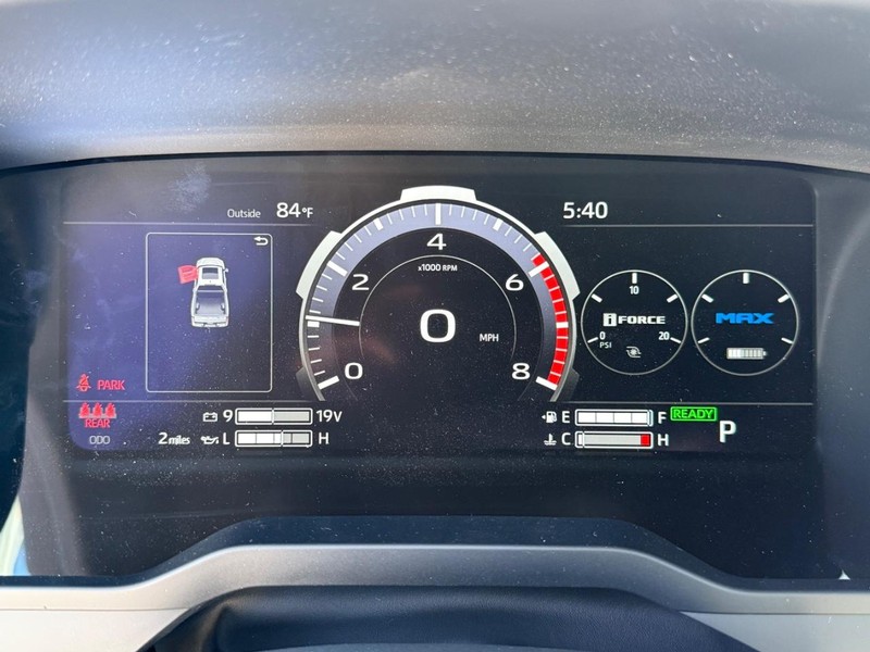 Toyota Tundra 4WD Vehicle Image 18