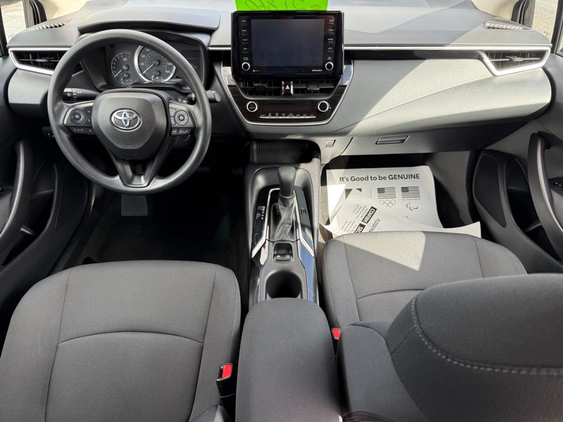 Toyota Corolla Vehicle Image 11