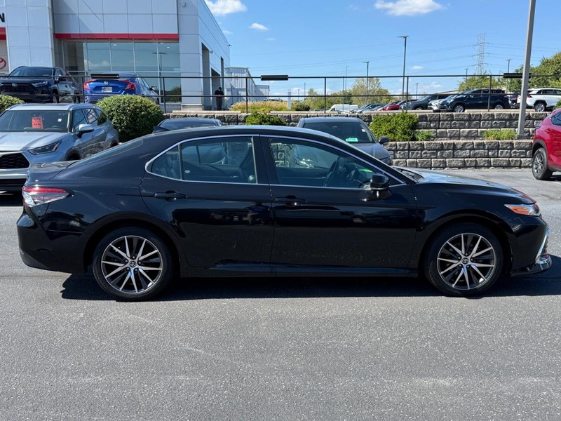 Toyota Camry Vehicle Image 02