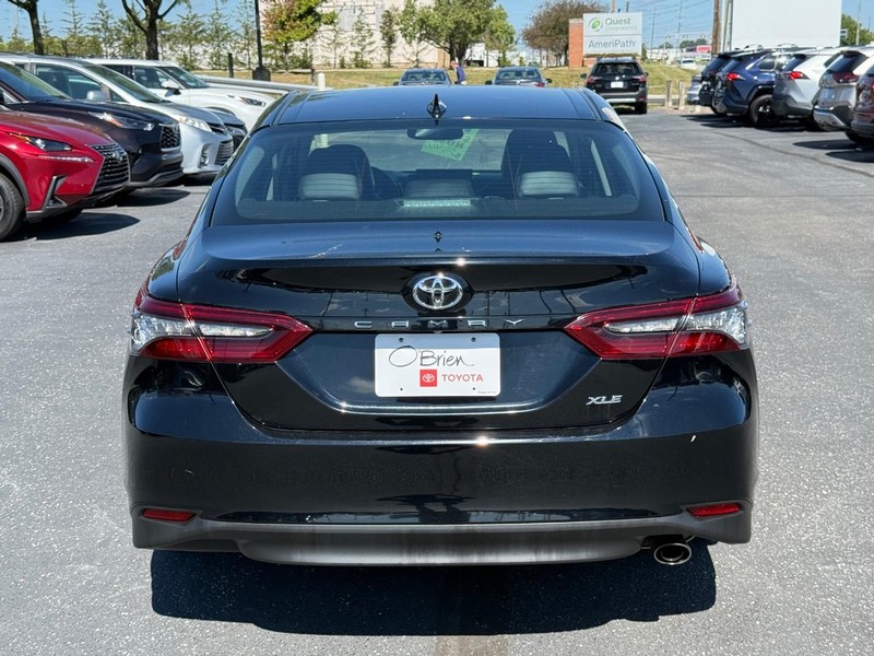 Toyota Camry Vehicle Image 04