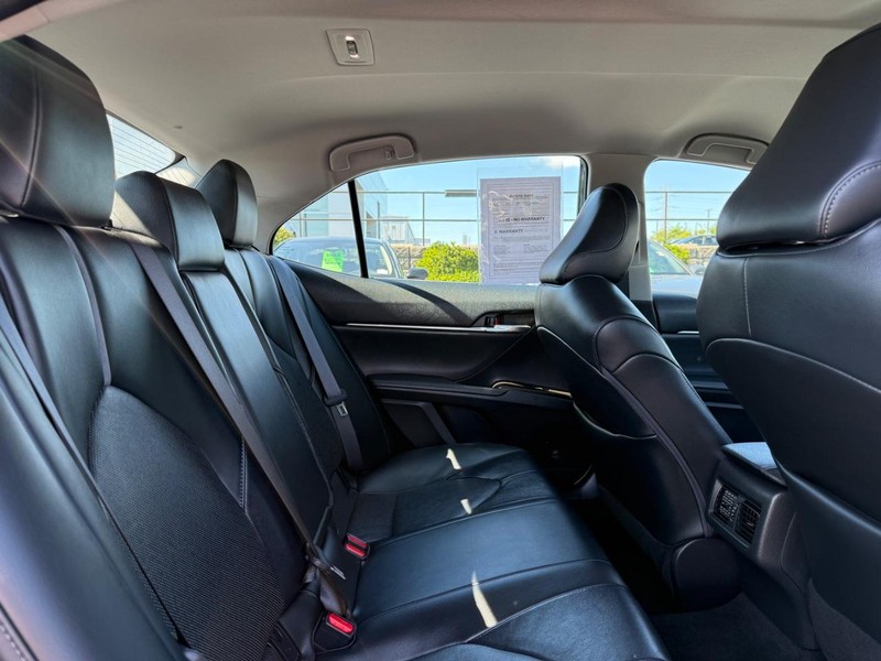 Toyota Camry Vehicle Image 10