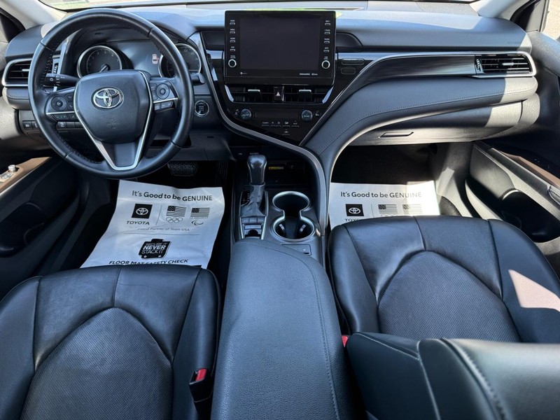 Toyota Camry Vehicle Image 11