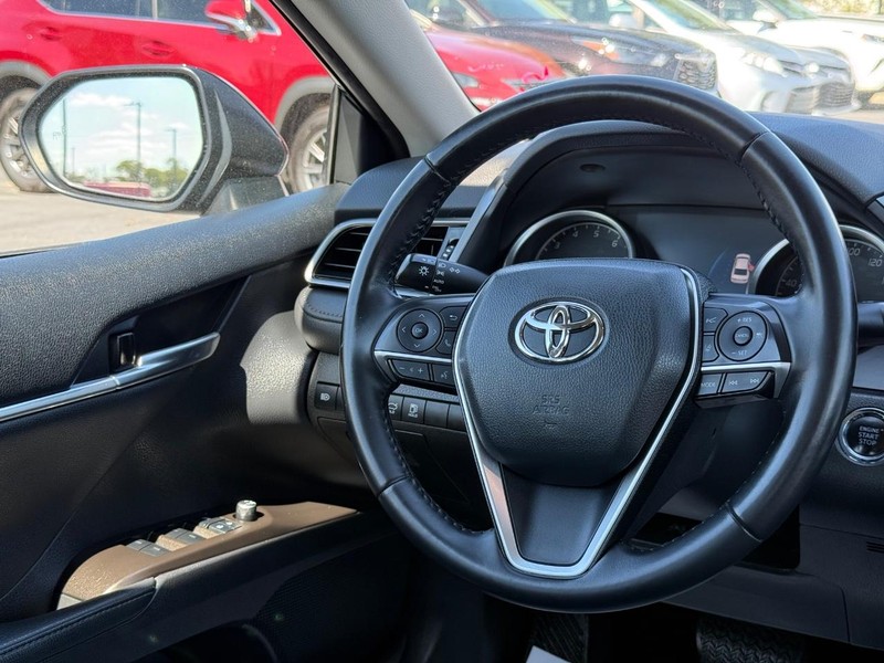 Toyota Camry Vehicle Image 12