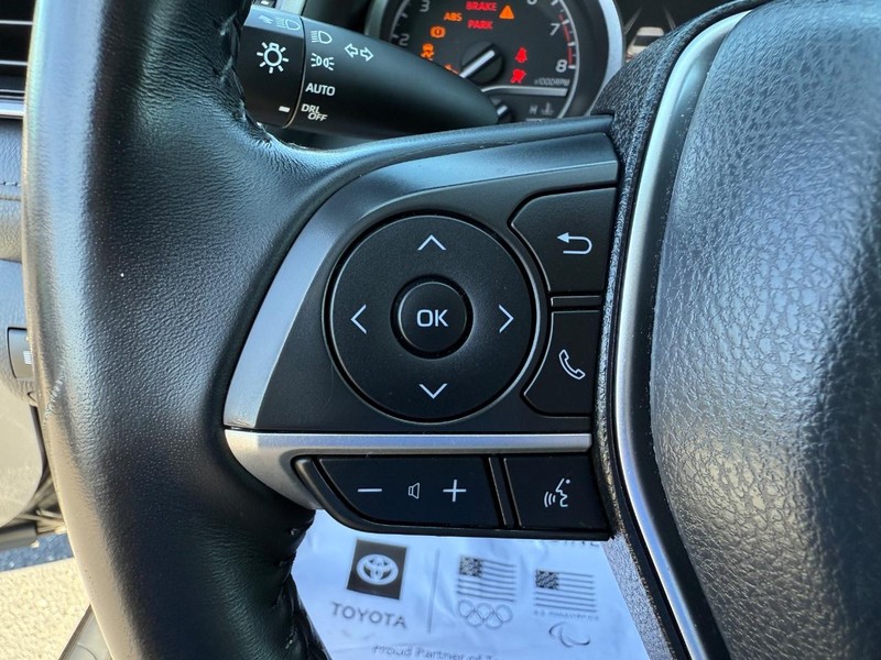 Toyota Camry Vehicle Image 13