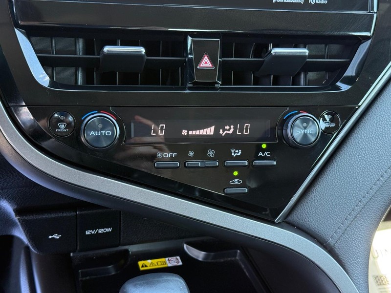 Toyota Camry Vehicle Image 19