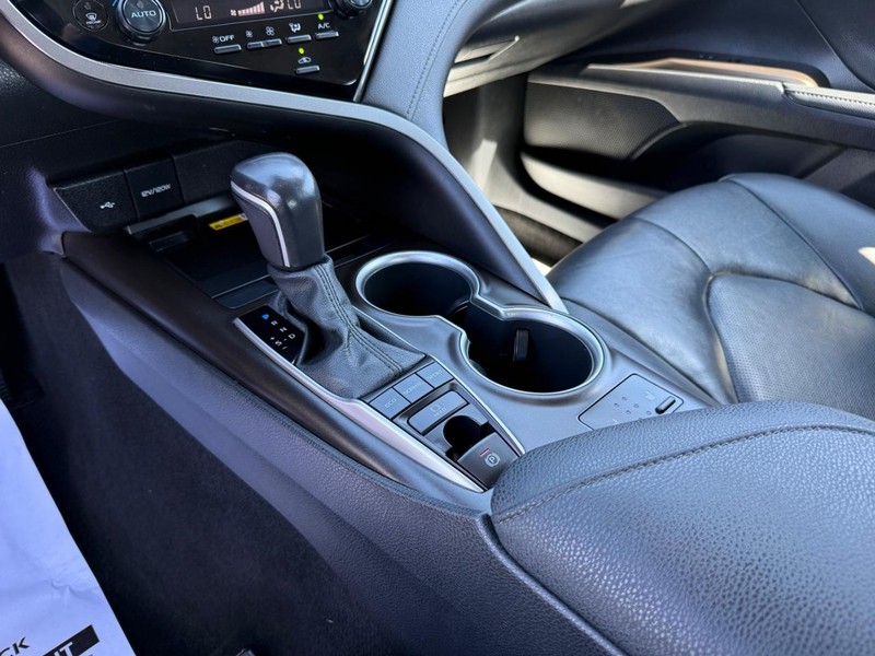 Toyota Camry Vehicle Image 20