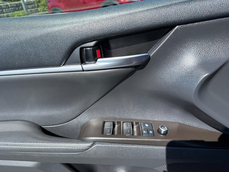 Toyota Camry Vehicle Image 24