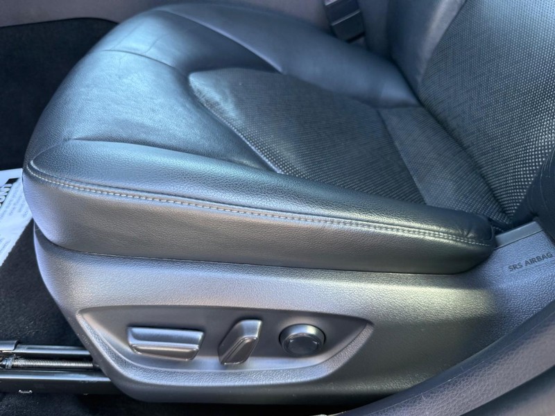 Toyota Camry Vehicle Image 25