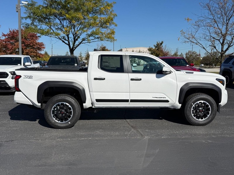Toyota Tacoma 4WD Vehicle Image 02
