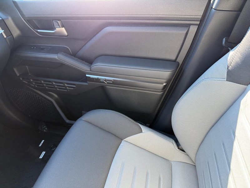 Toyota Tacoma 4WD Vehicle Image 15