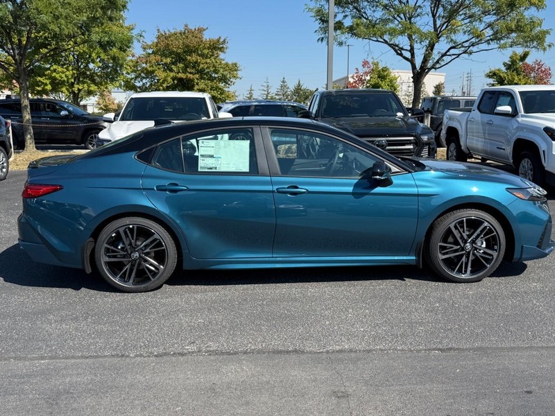 Toyota Camry Vehicle Image 02