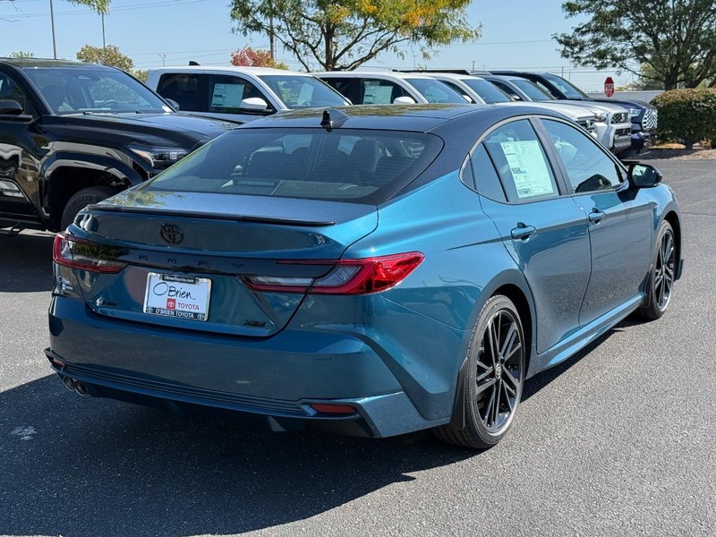 Toyota Camry Vehicle Image 03