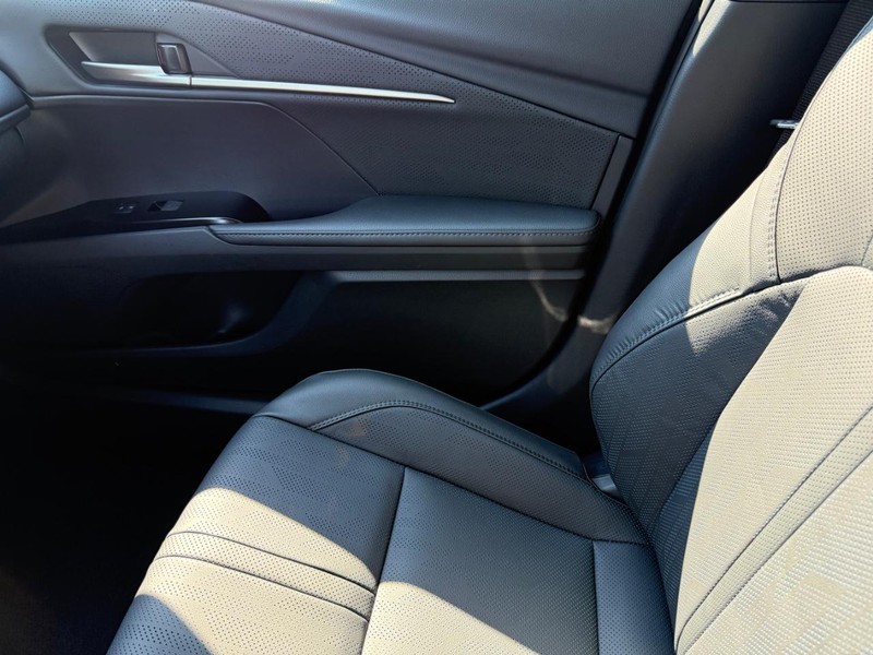 Toyota Camry Vehicle Image 16