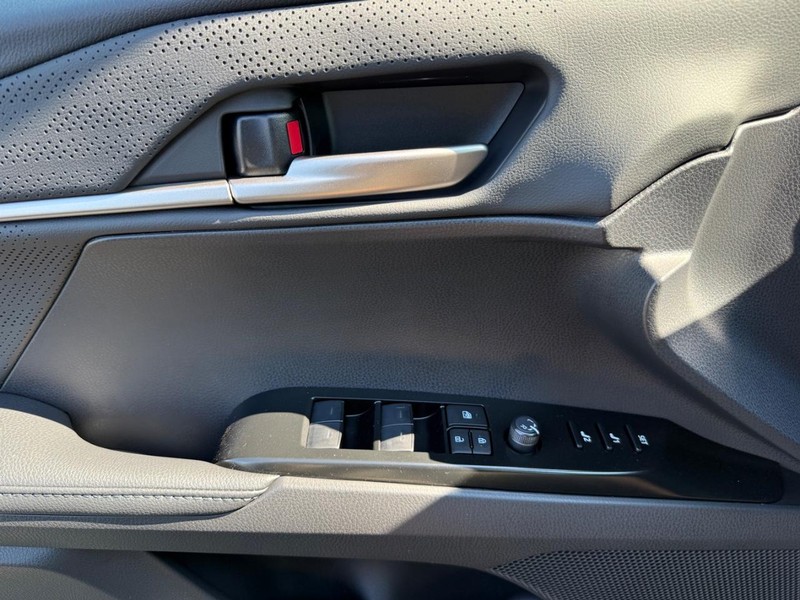 Toyota Camry Vehicle Image 20