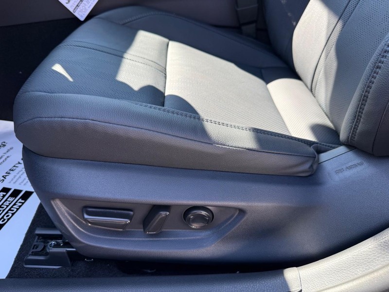 Toyota Camry Vehicle Image 21