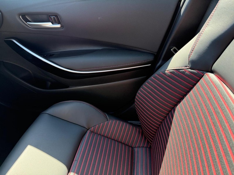 Toyota Corolla Vehicle Image 16