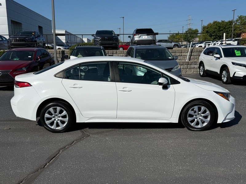 Toyota Corolla Vehicle Image 02