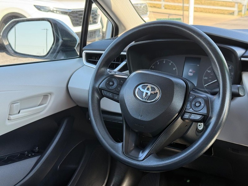 Toyota Corolla Vehicle Image 12