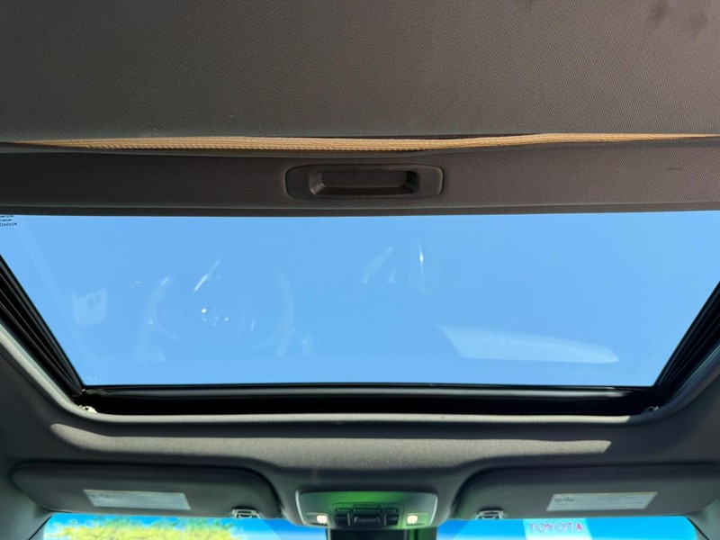 Toyota Avalon Vehicle Image 11