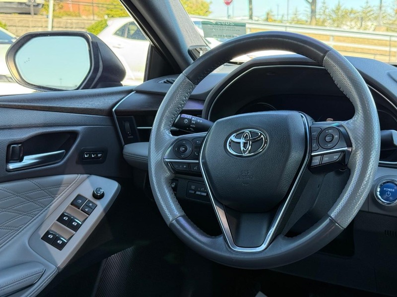 Toyota Avalon Vehicle Image 13