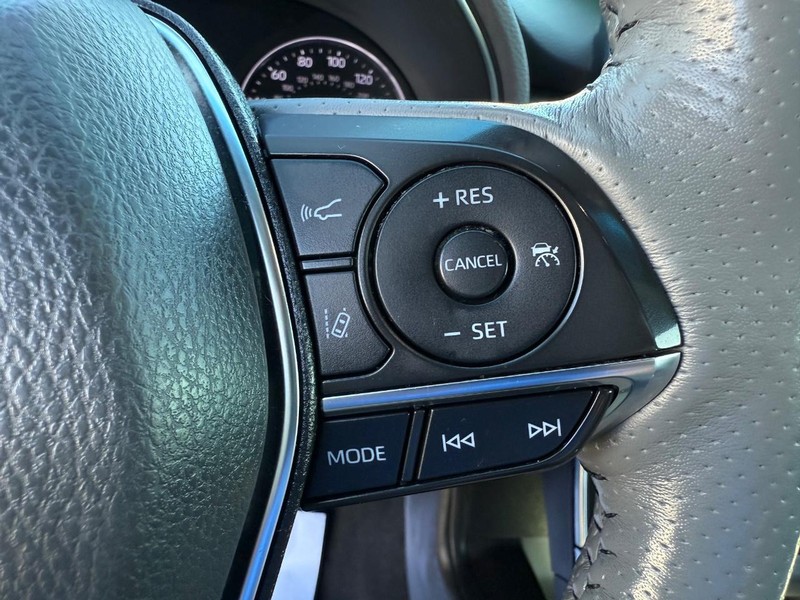 Toyota Avalon Vehicle Image 15