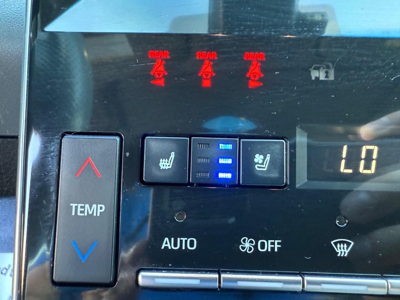 Toyota Avalon Vehicle Image 17