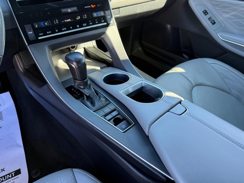 Toyota Avalon Vehicle Image 21