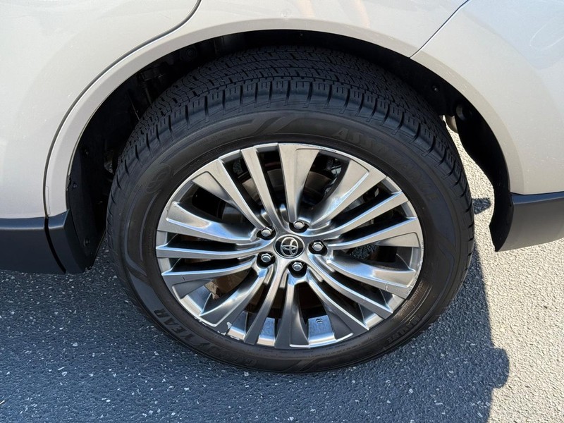 Toyota Venza Vehicle Image 06