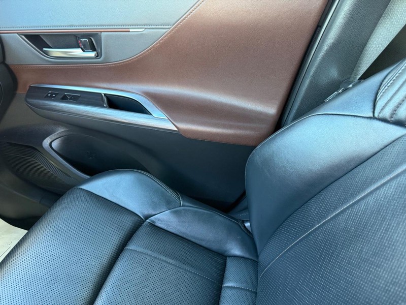 Toyota Venza Vehicle Image 23