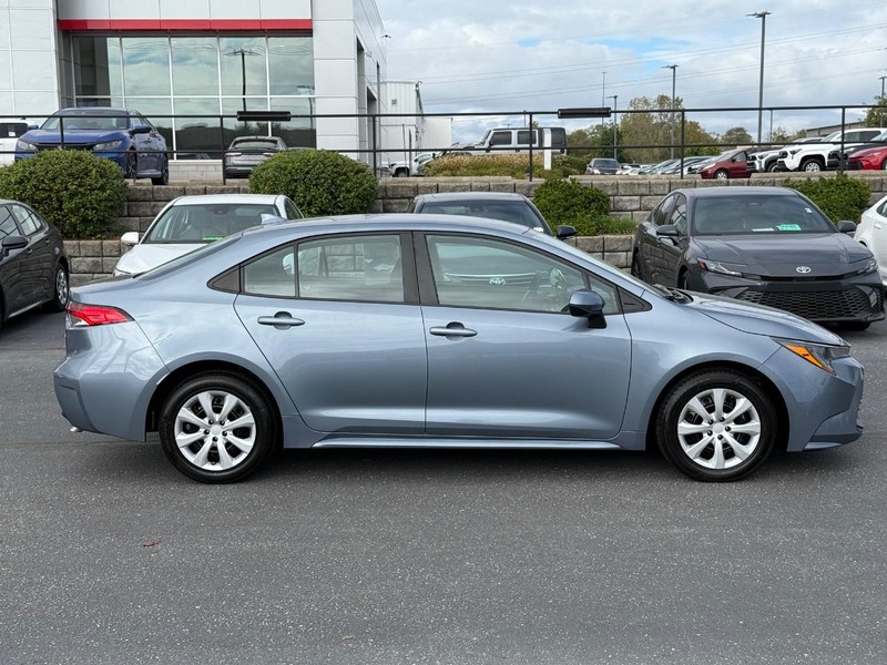 Toyota Corolla Vehicle Image 02