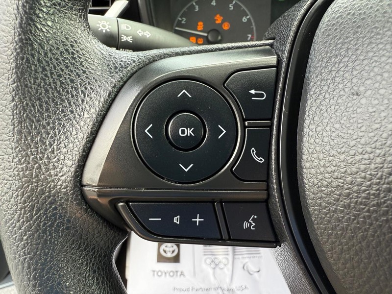 Toyota Corolla Vehicle Image 13